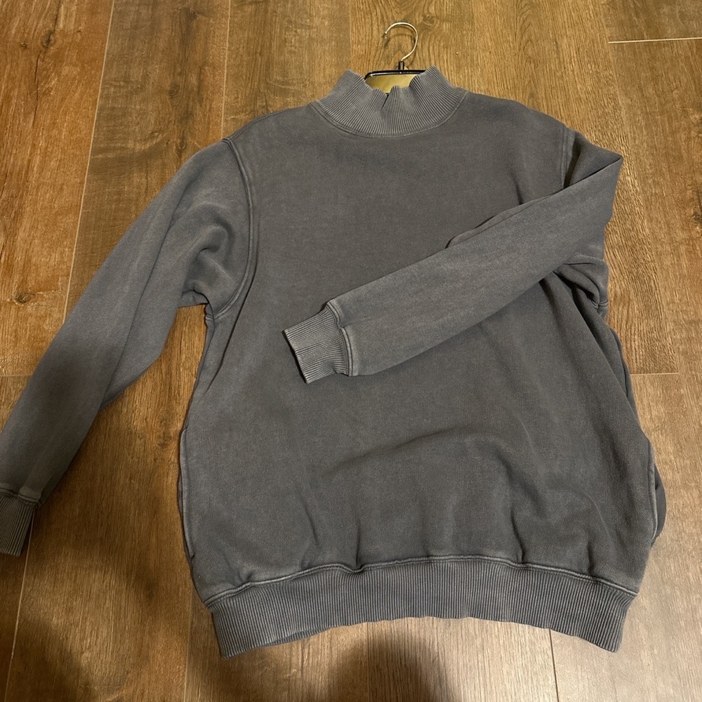 Aerie turtleneck hoodie with pockets size xsmall
